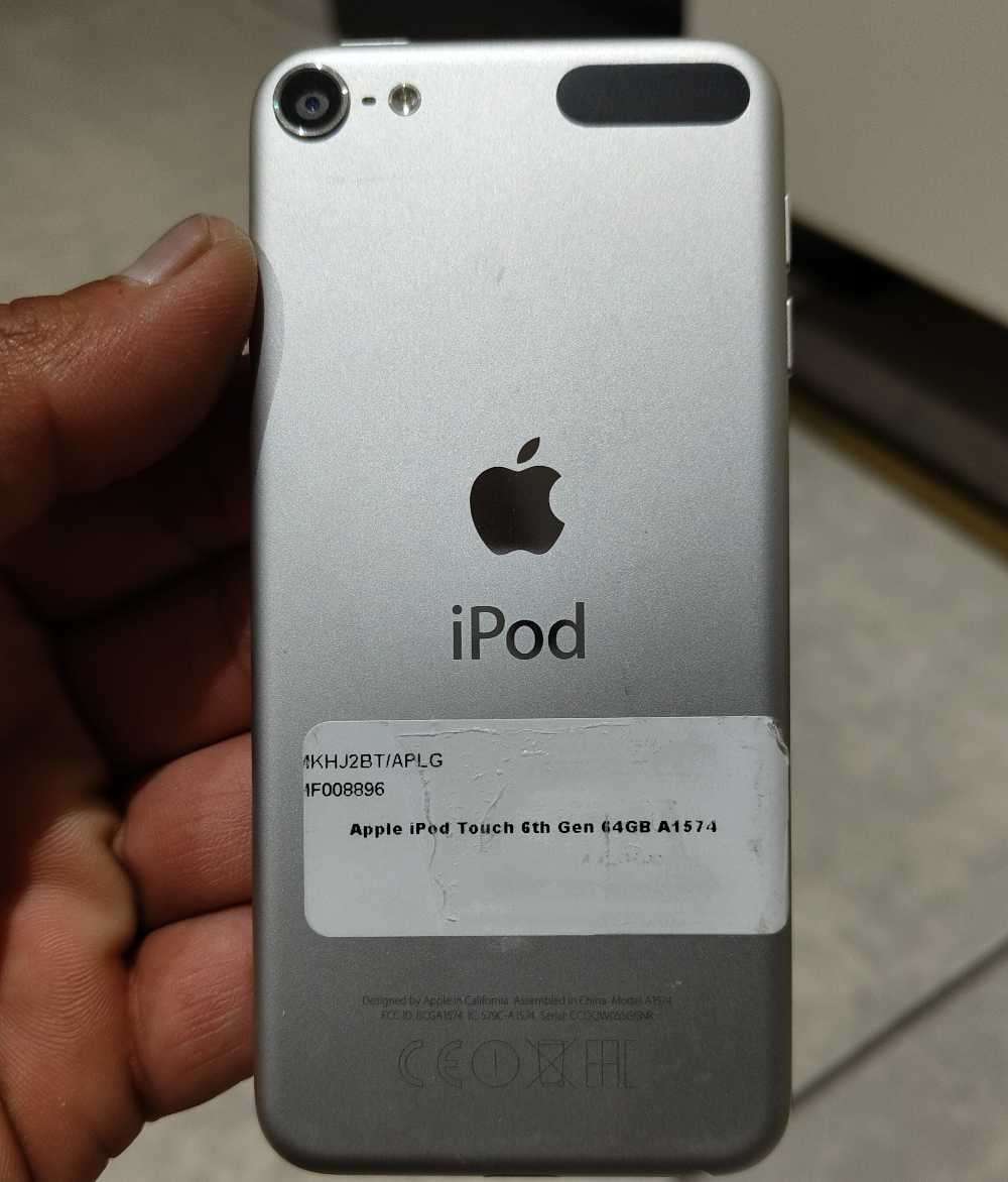 Apple iPod Touch 6Th gen 64GB Silver (Pre Owned)