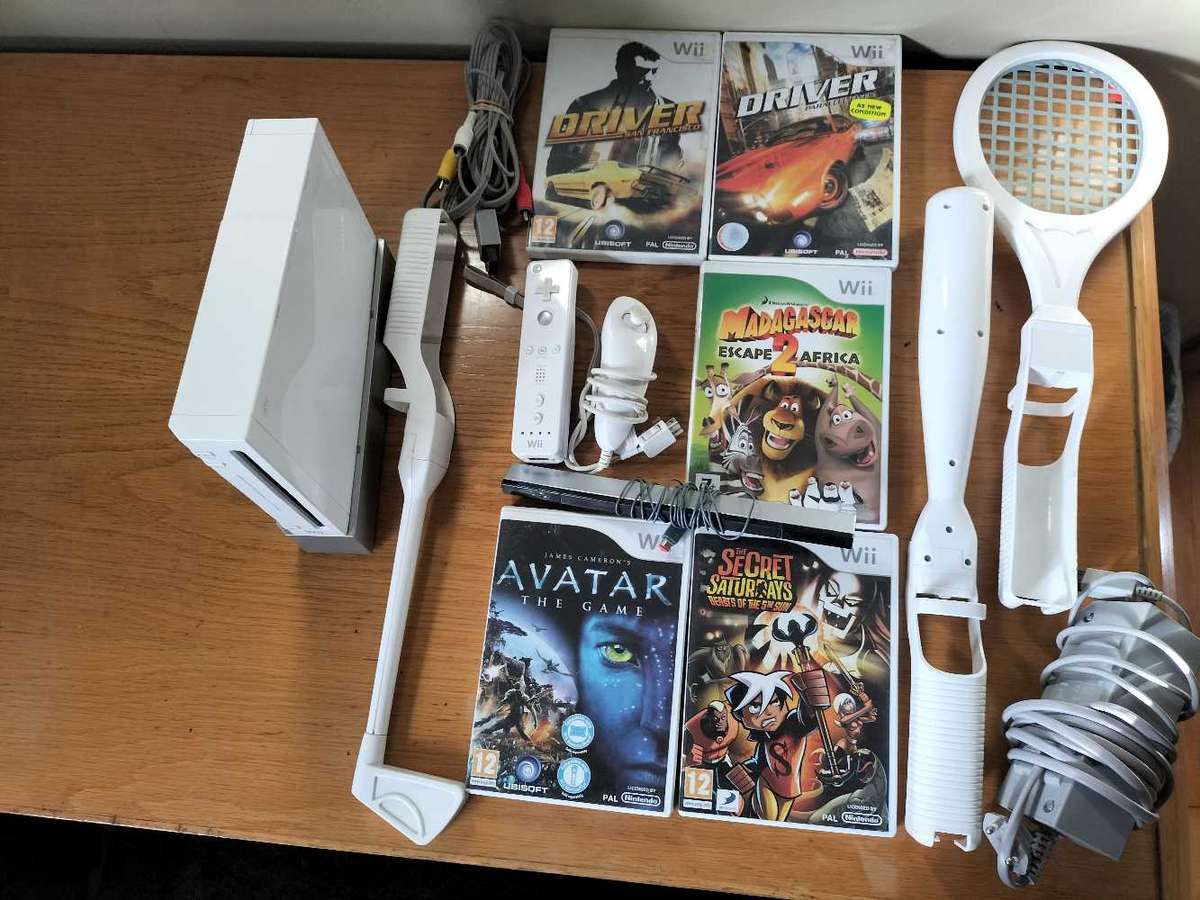 Wii console White with X5 Wii games and Wii accessories (Wii)