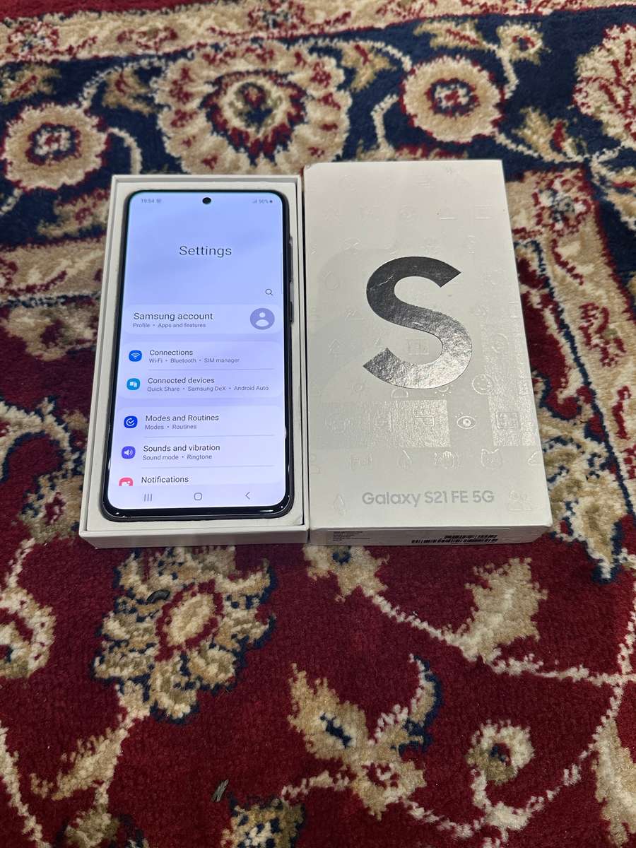 Samsung Galaxy S21FE new Dual Sim (open box )