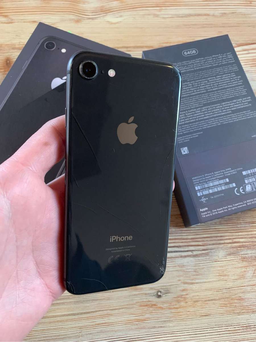 iPhone 8 Cracked back / chip