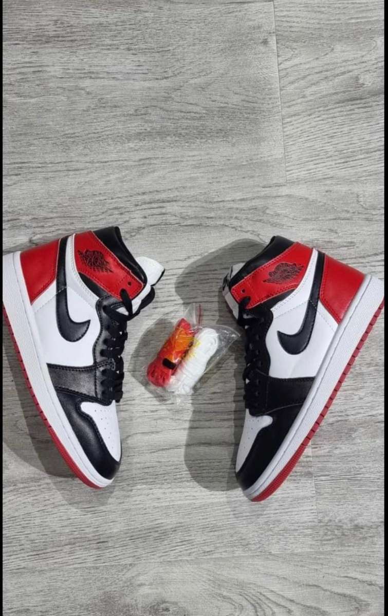 NIke Jordans 1 Retro High