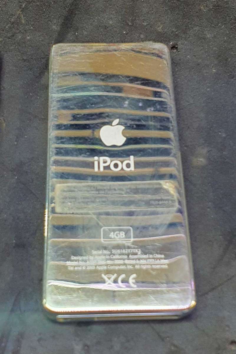 X3 apple iPods and docking station