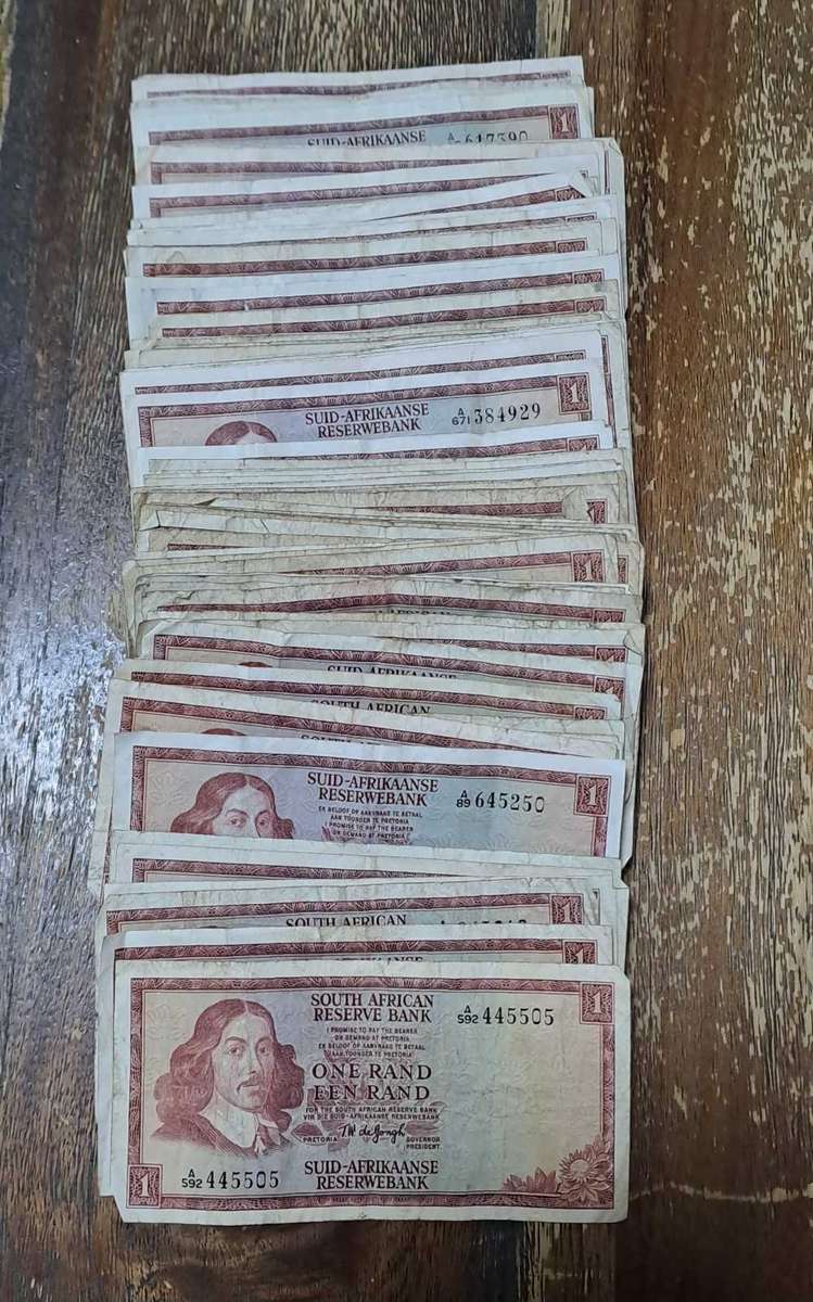 *Bundle* 100 x One Rand Old used banknotes. Varying circulated conditions