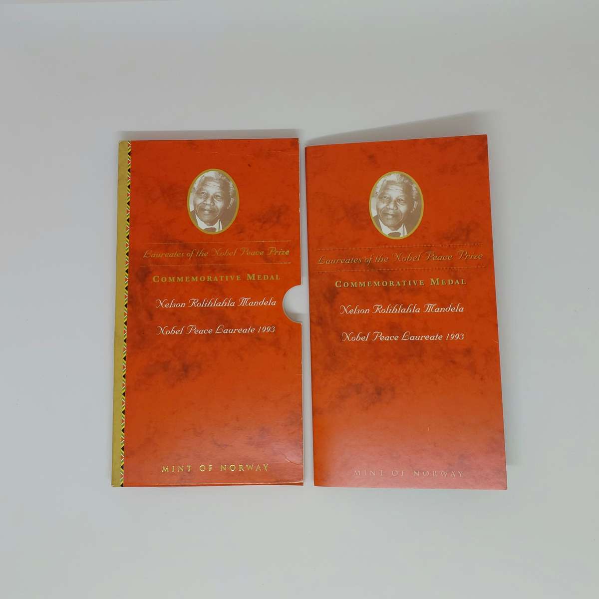 NELSON MANDELA COMMEMORATIVE MEDAL 1/10 OZ PURE GOLD IN BROCHURE NOBEL LAUREATES