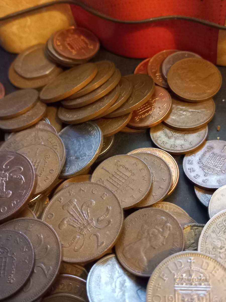 190 Mixed UK Coins in Vintage British Sweets Tin