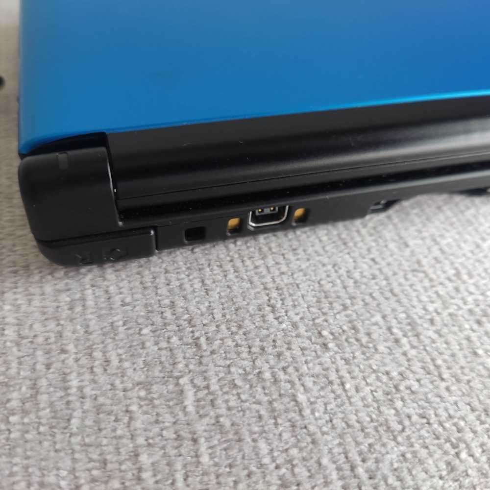 Nintendo 3ds XL console with original charger, stylus and memory card