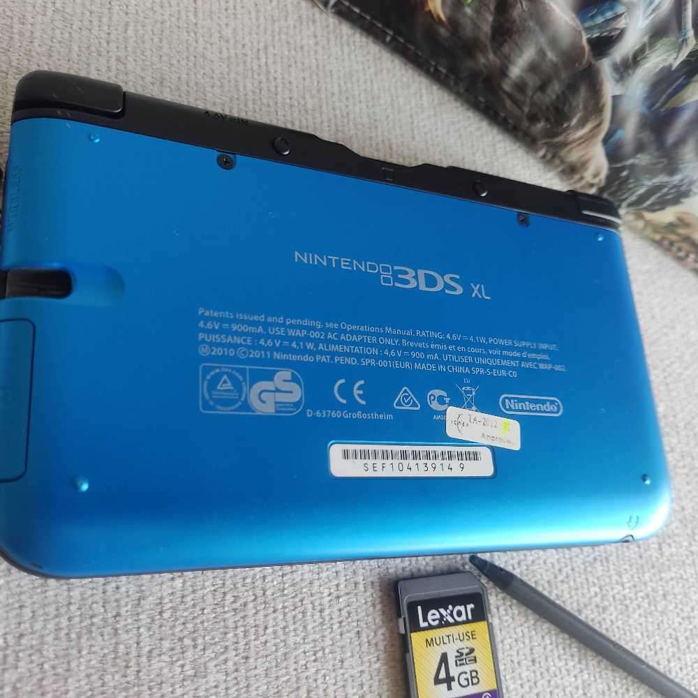 Nintendo 3ds XL console with original charger