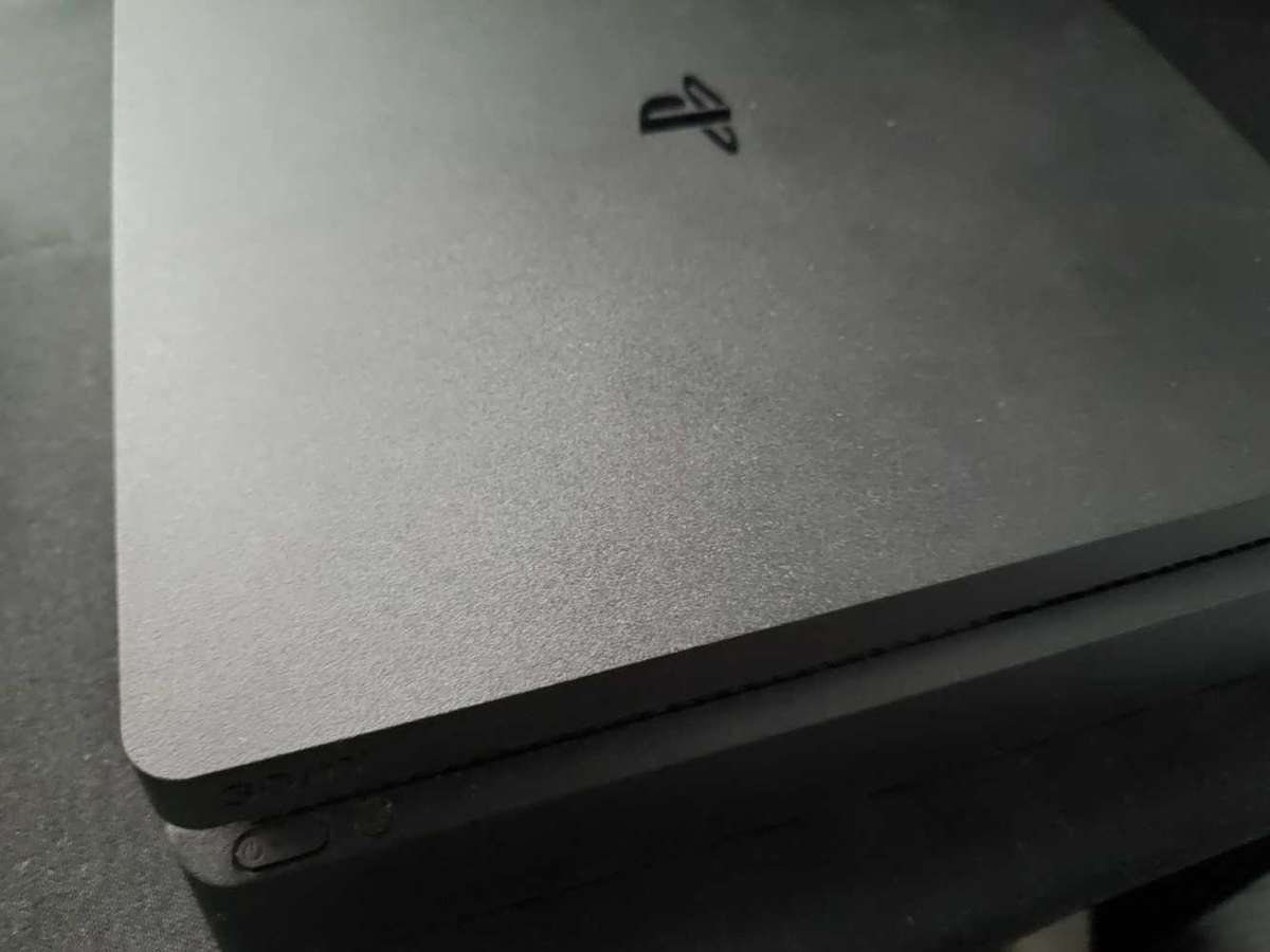 Ps4 slim with spiderman