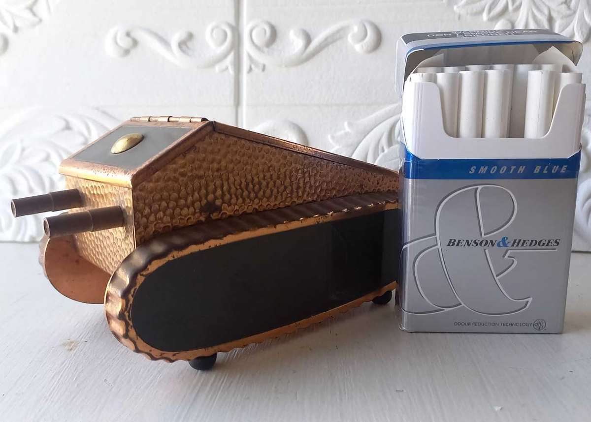 Cigarette Dispenser Tank/armored carrier Ornament
