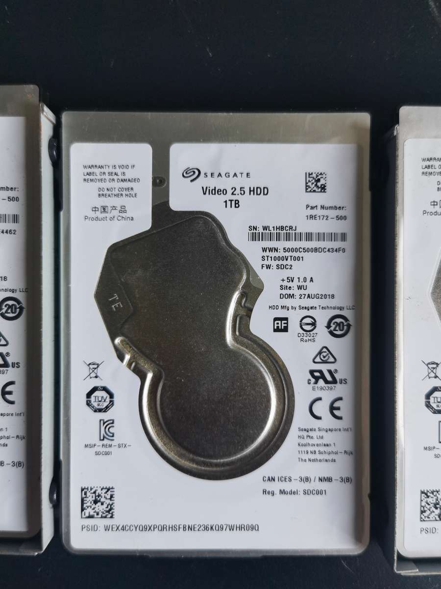 1TB and 500MB internal HDD. Toshiba/Seagate/Hitachi/HGST