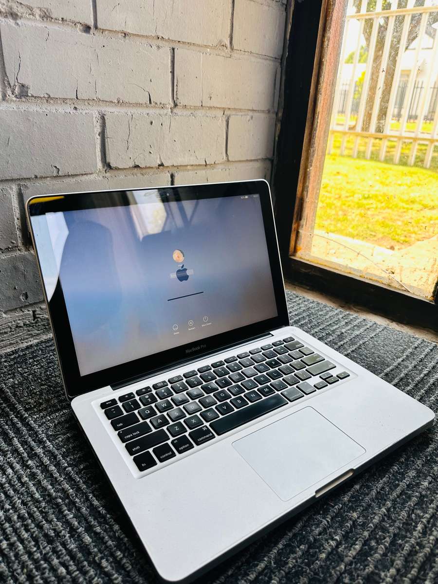 Intel Core i7 Apple MacBook Pro (13-inch, Early 2011)  640GB HDD 4GB RAM macOS 10.13.6