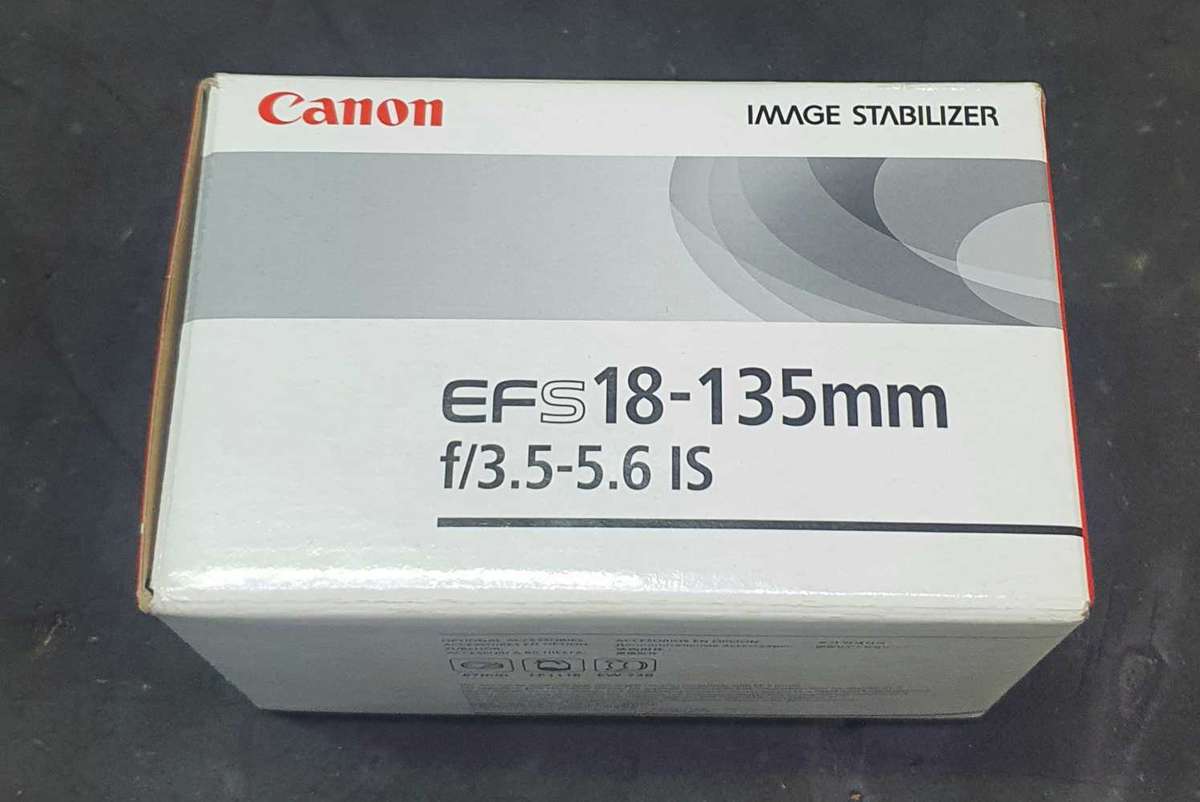 Canon EOS 18-135mm f/3.5-5.6 is lens