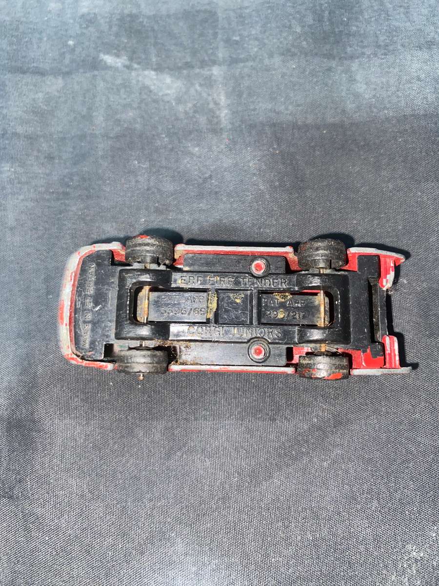 VINTAGE CORGI ERF FIRE TENDER