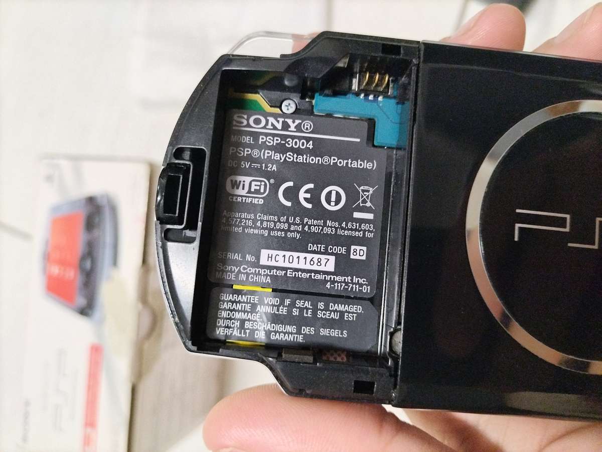 Sony Psp 3000 piano black boxed in mint condition