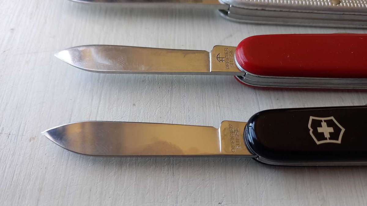 Knife collection border war Era Victorinoxes