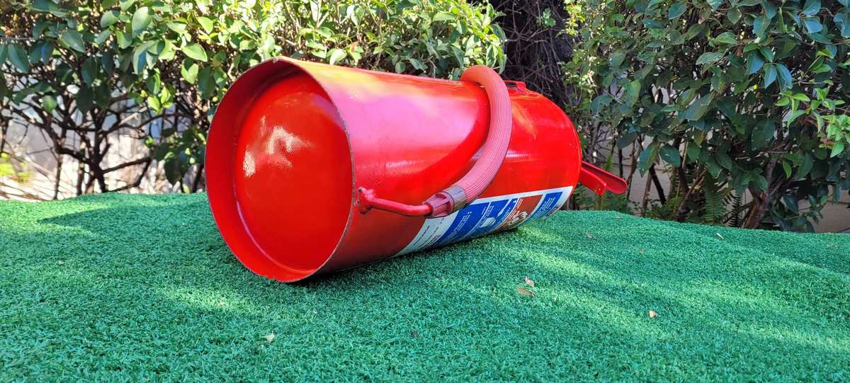 9Kg (Full) Fire Extinguisher (Next Service: 09.08)