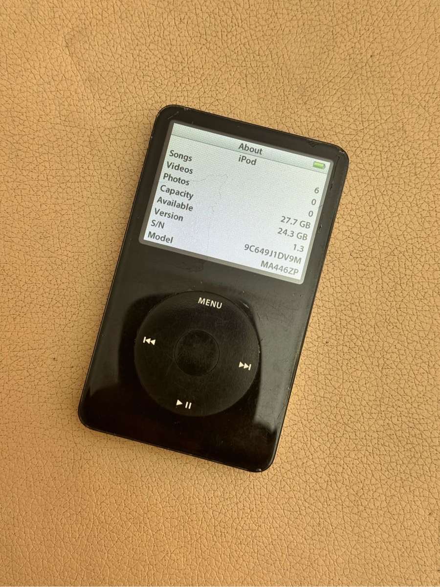 Apple iPod classic 5th Generation Black MA446ZP - 30GB