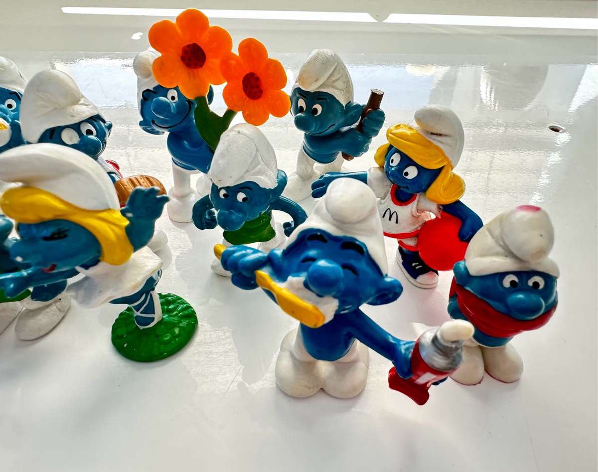 12 VINTAGE SMURFS FROM AROUND 1985 -  MOSTLY FROM PEYO/ BULLY - RARE