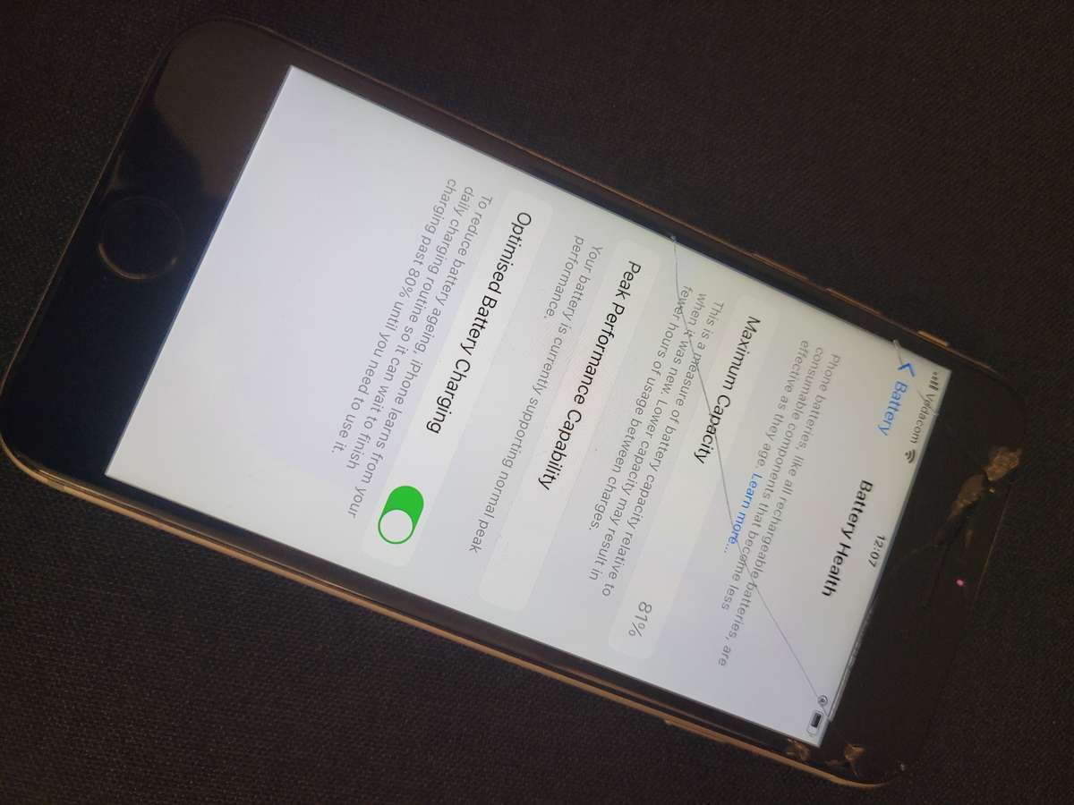 Apple iPhone 6S 16GB - Cracked Screen