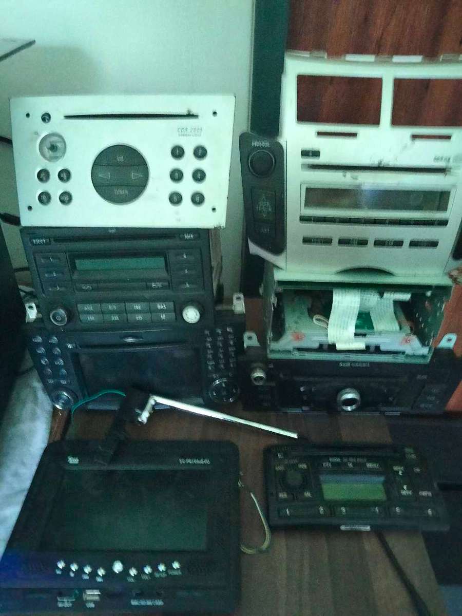 LOT CAR RADIOS