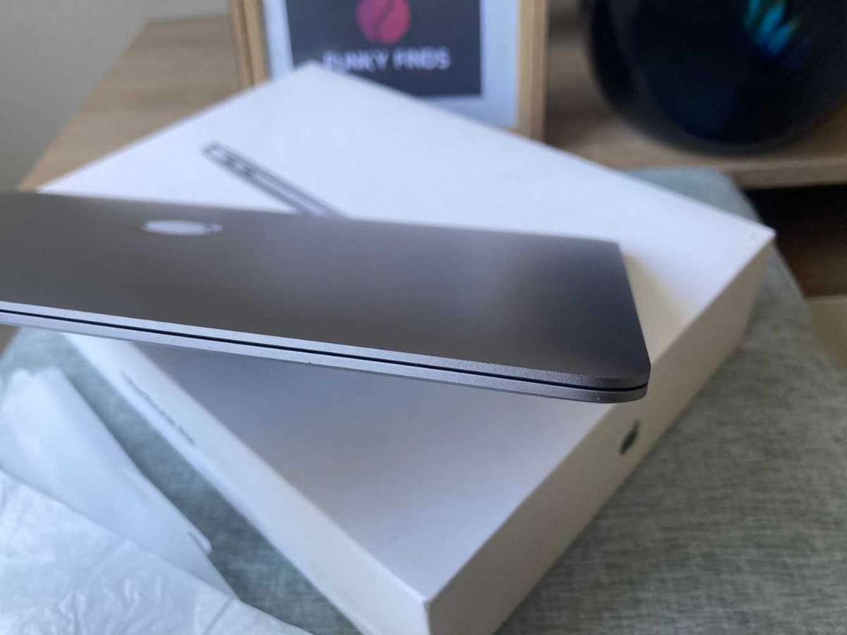 2020 Apple Macbook Air M1 Chip 8GB RAM unified Memory 256GB SSD Storage Space Grey