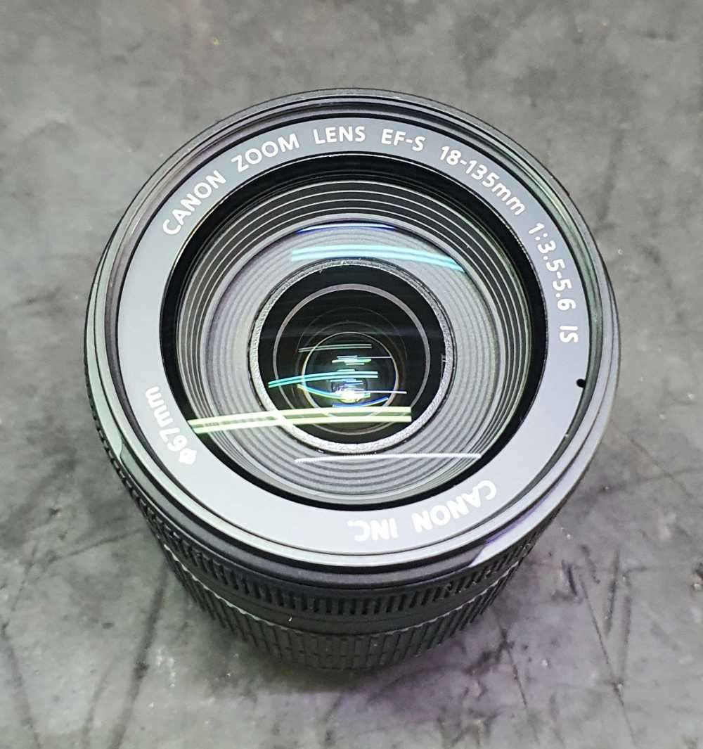 Canon EOS 18-135mm f/3.5-5.6 is lens