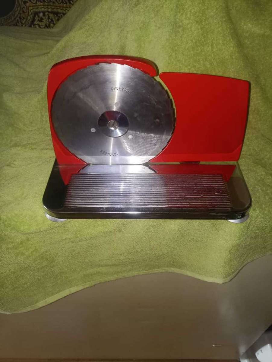 Renovated Pineware bread slicer