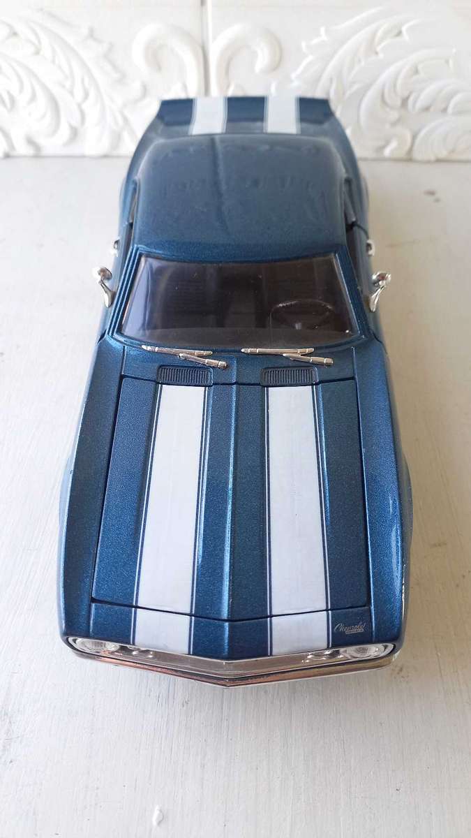 Chevrolet Camaro z28 by Road Legends