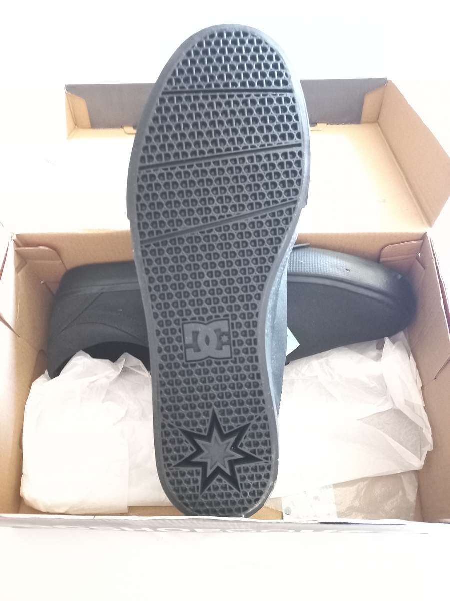 New DC Shoes size 12 Trase TX