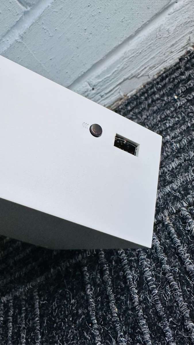 XBOX SERIES S 512GB + 2x Controllers