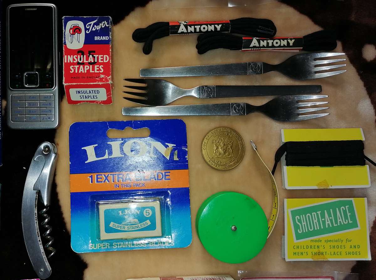 Large collection of vintage items here.