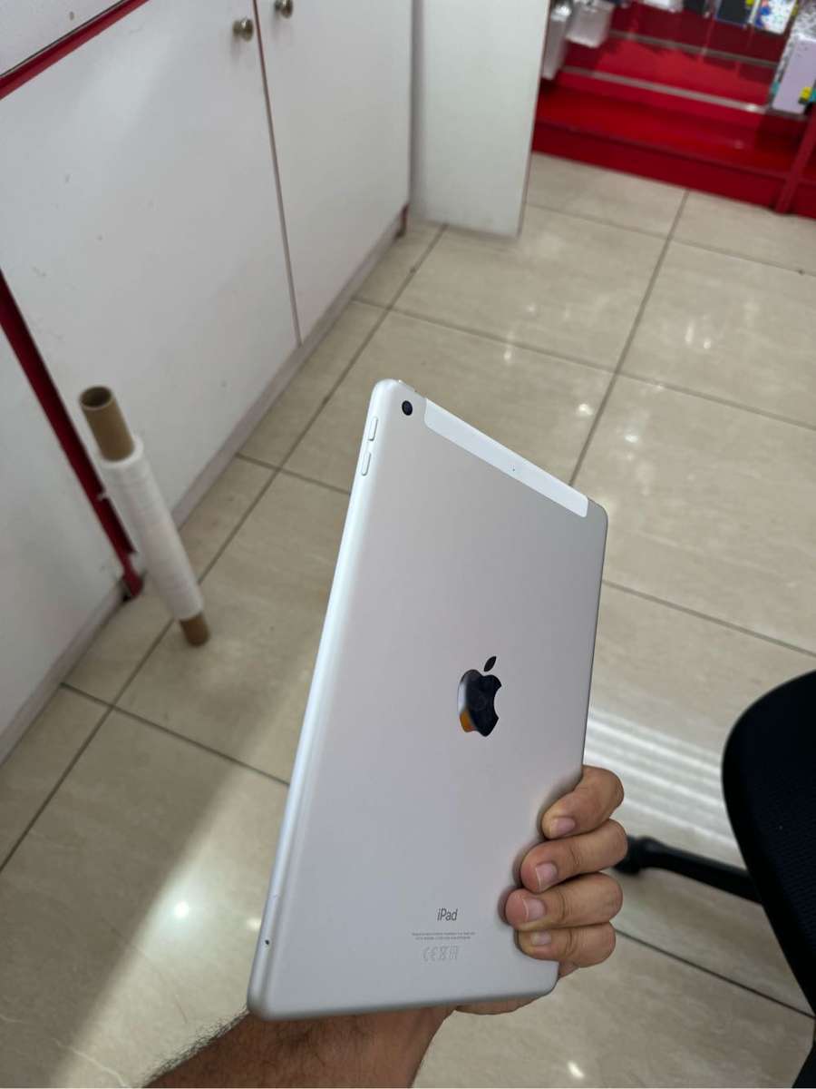 Apple iPad 9.7 6th Generation 128gb WiFi and cellular