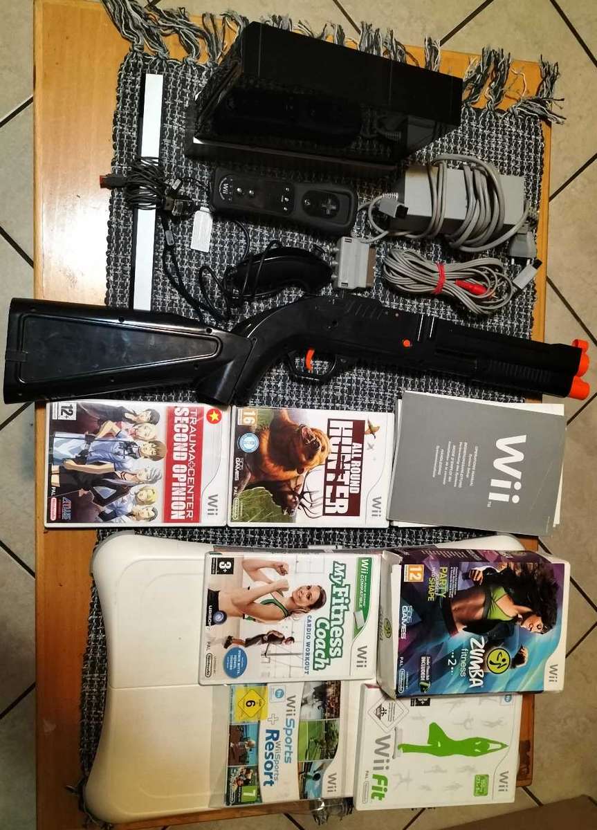 Wii Console Black with x6 Wii games and Wii Balance Board and Wii extras - Mega Wii Collection (Wii)