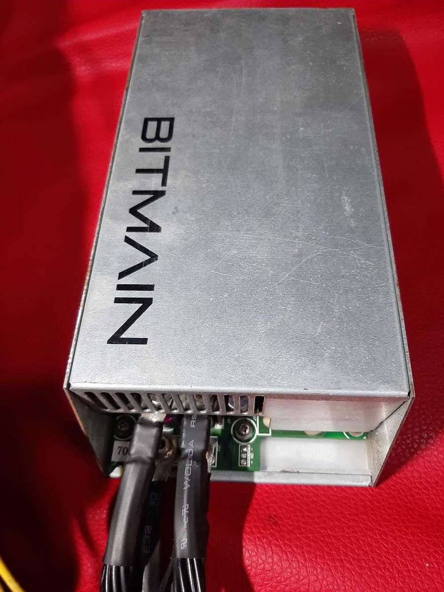 Like new bitcoin antminer S9 Plug and play 13th, Comes with everything in the picture.