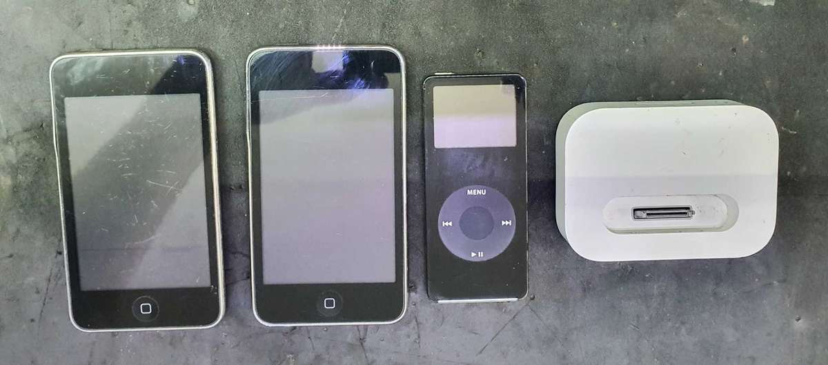 X3 apple iPods and docking station