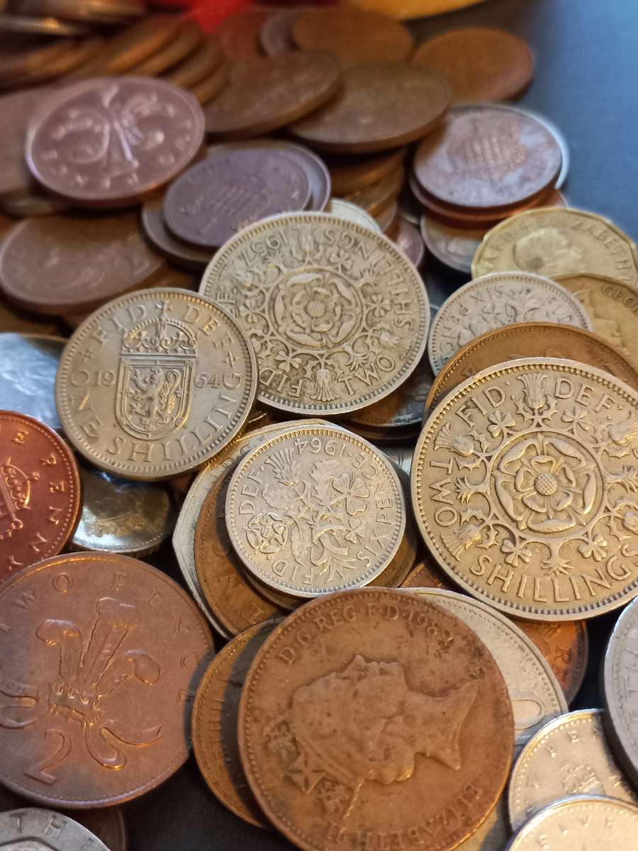 190 Mixed UK Coins in Vintage British Sweets Tin