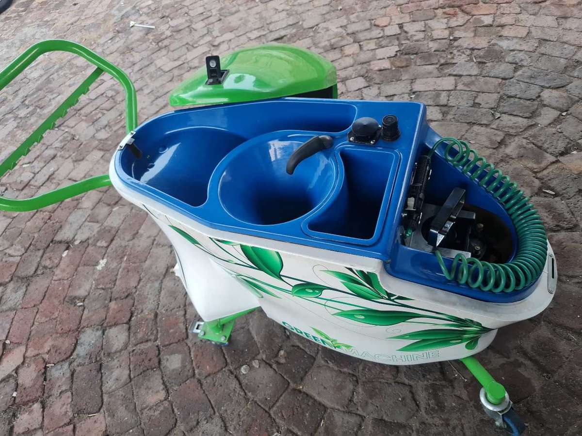 Green machine waterless Car wash system