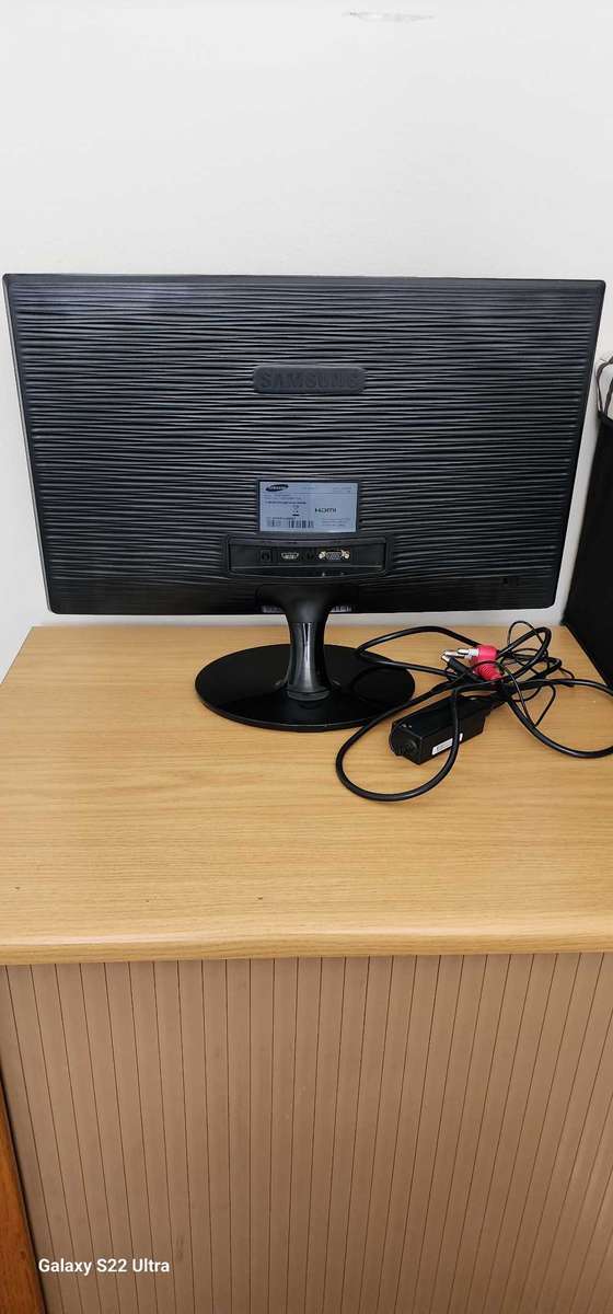 22 Samsung Business Monitor S22D300HY