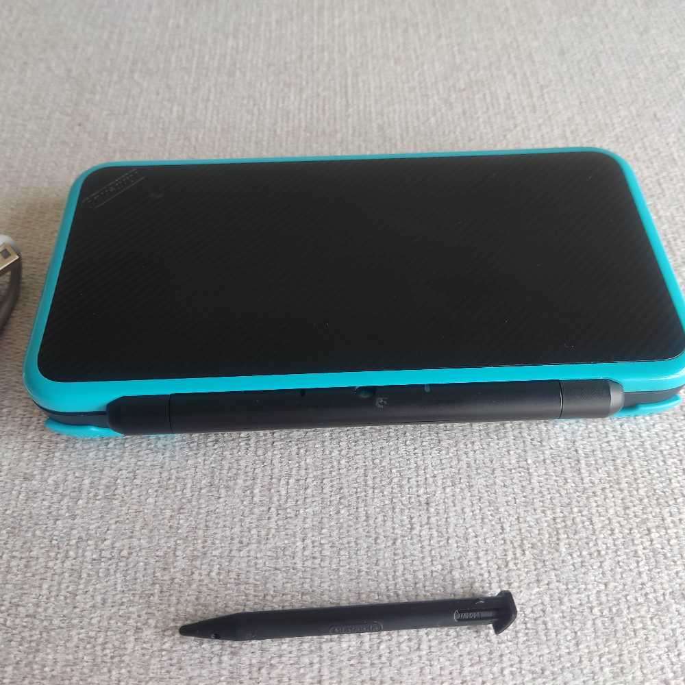 `New` Nintendo 2ds xl console with original charger