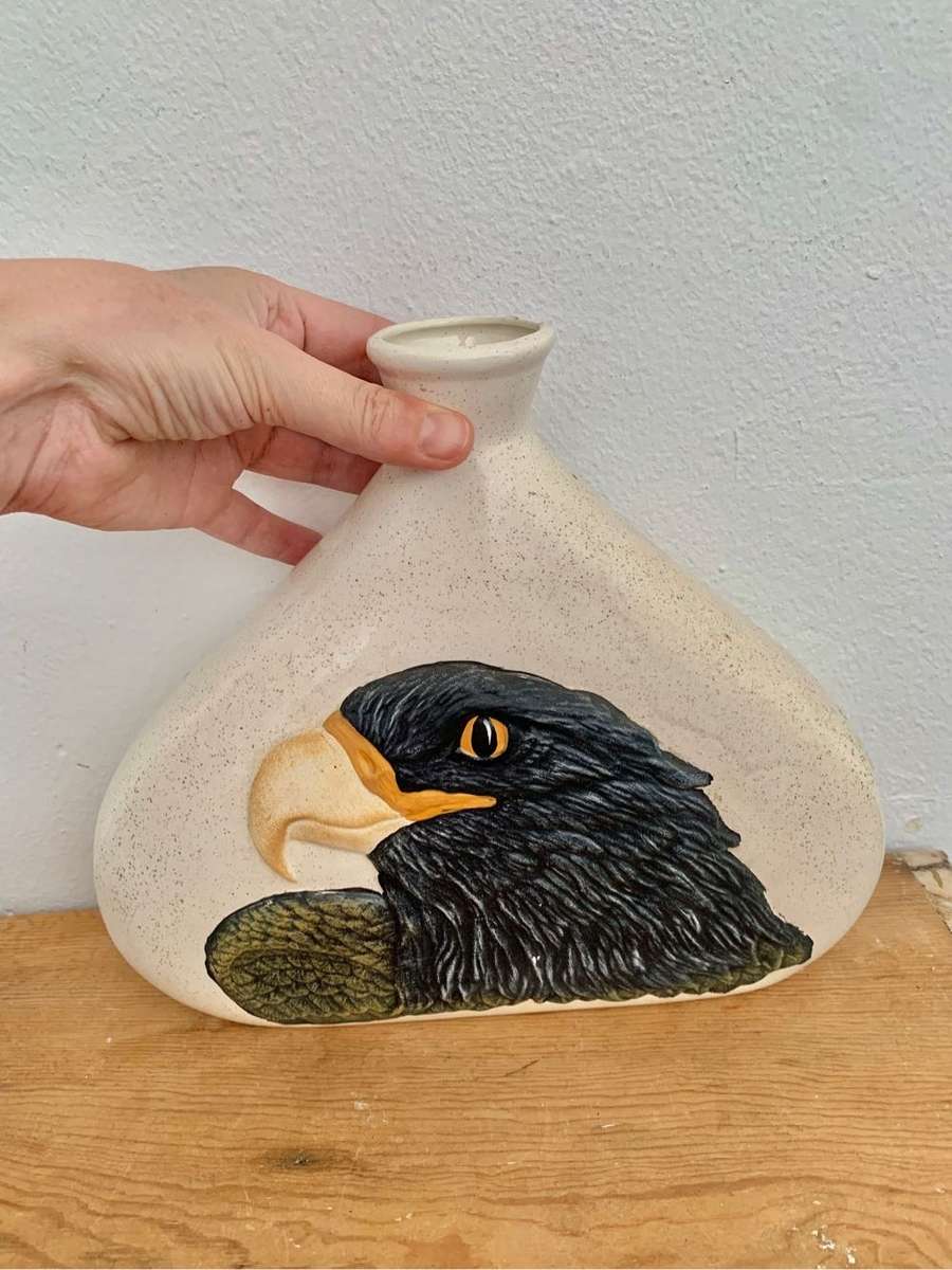 #92 Interesting handpainted hawk / eagle decanter