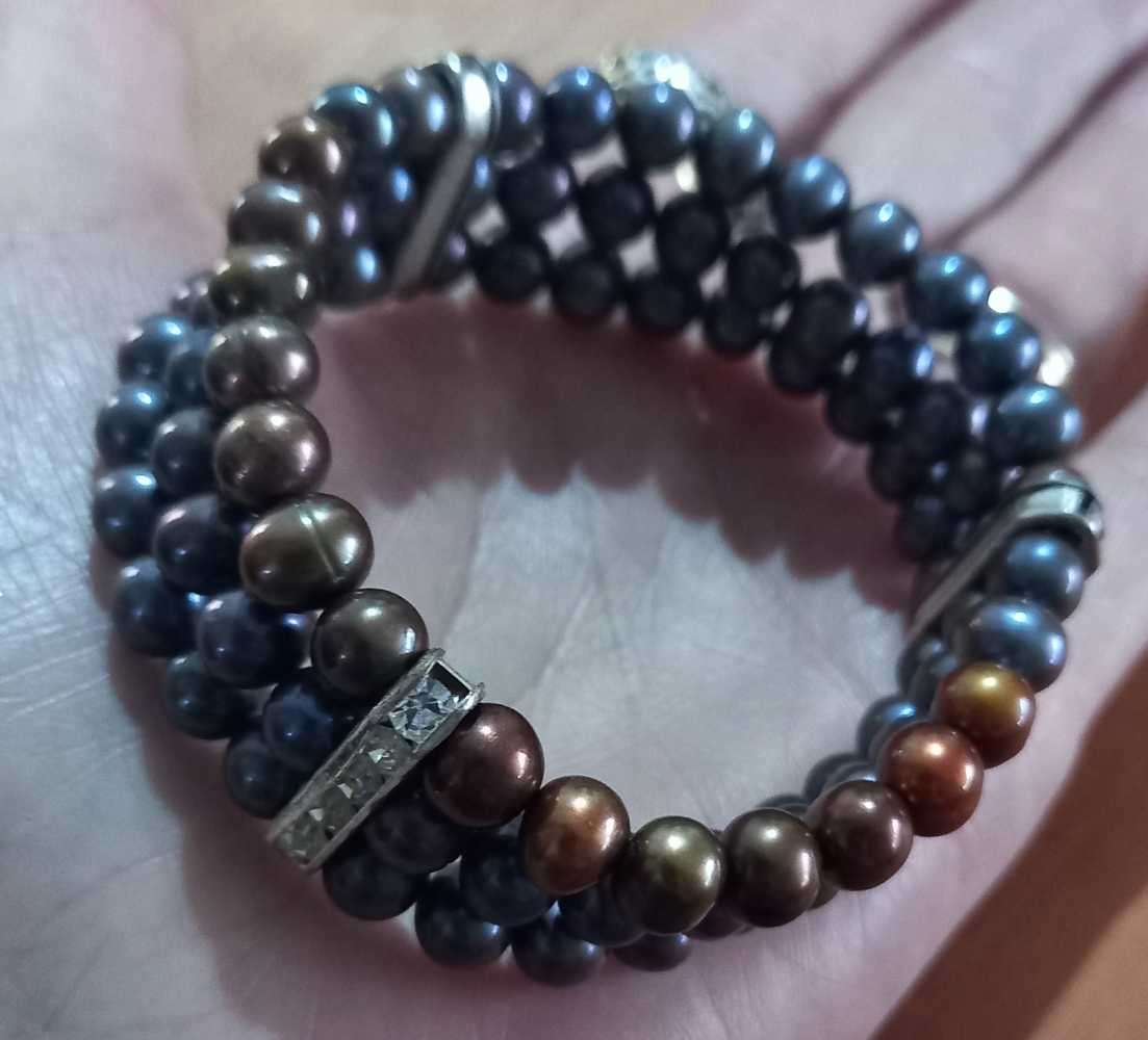 Beautiful Peacock and Bronze Freshwater Pearl Stretch Bracelet