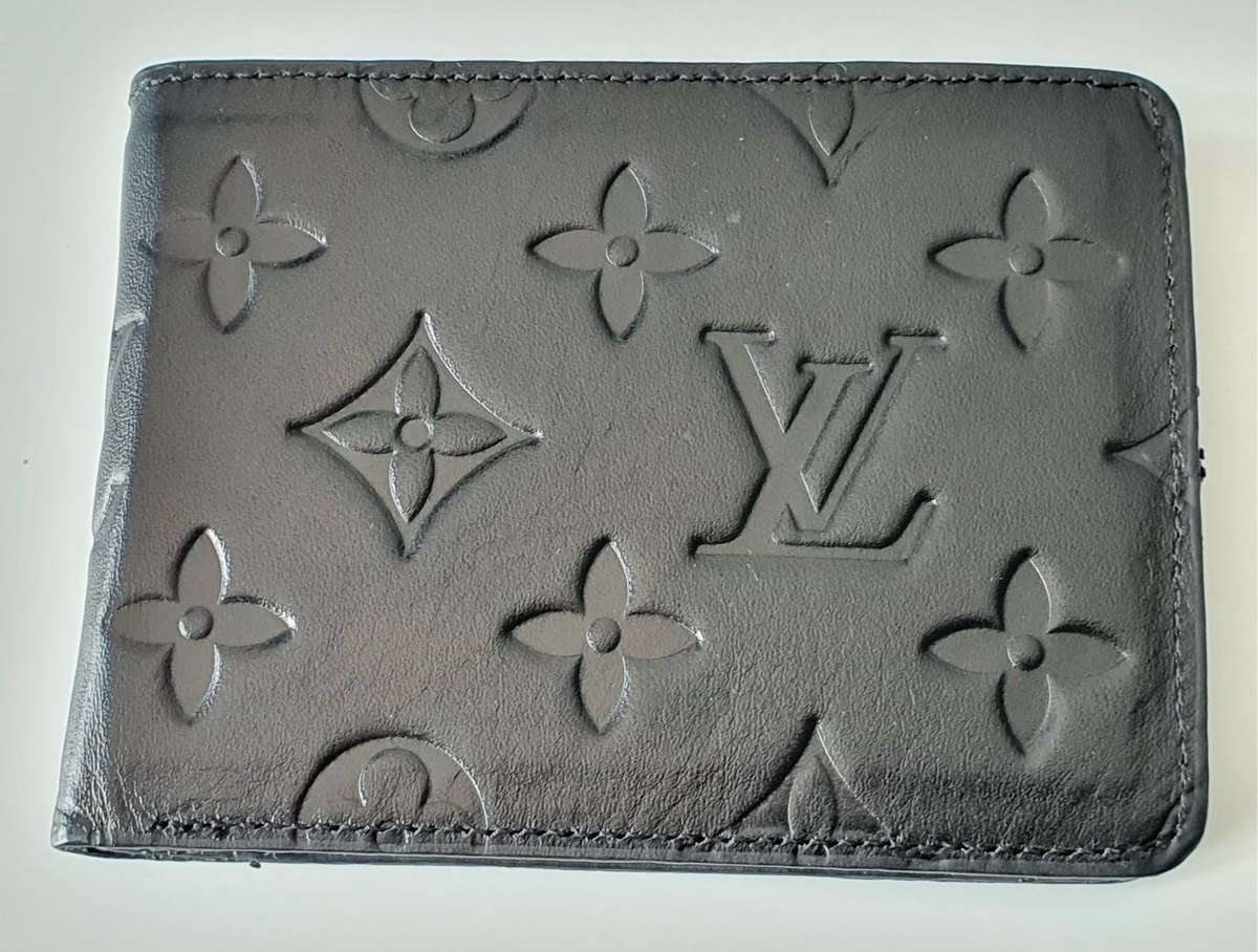 BLACK LOUIS VUITTON BRANDED LEATHER LIKE WALLET