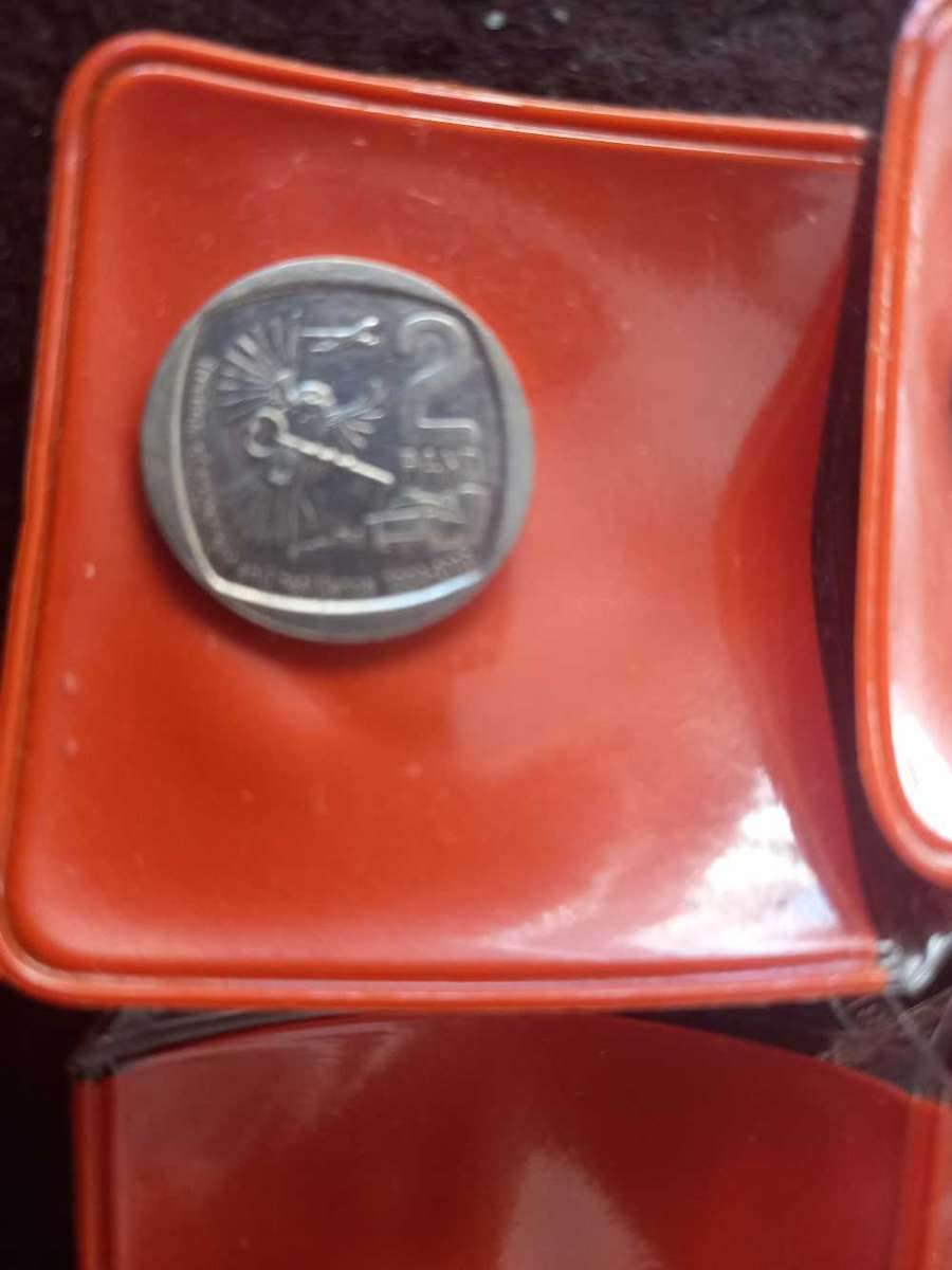 6 x 2019 R2 COINS AS PER PICTURE