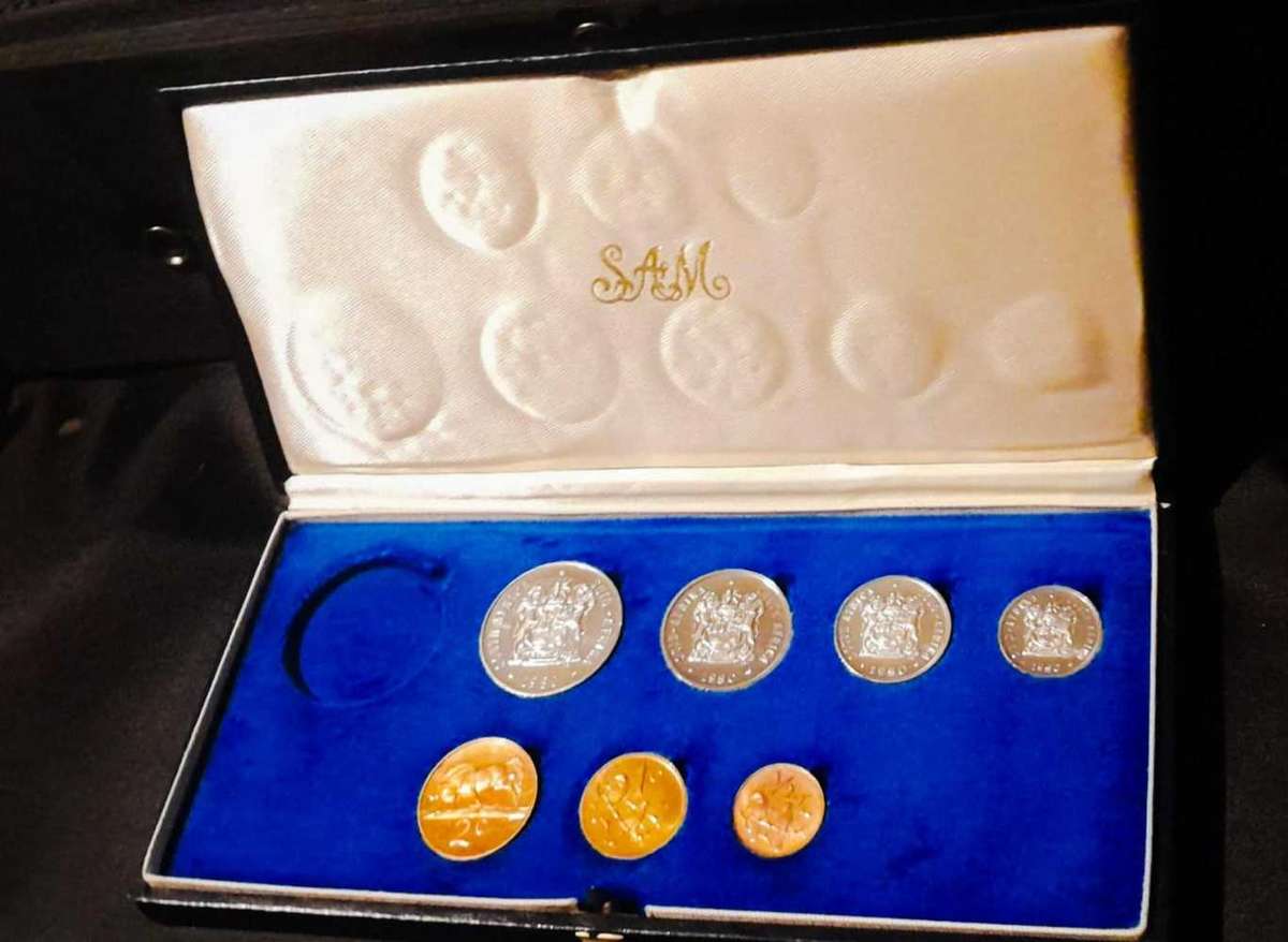 2 x Partial Proof Set coins 1980 for 1 bid