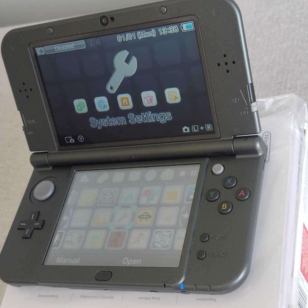 `New` Nintendo 3ds xl console with box +original charger +games (e-shop)