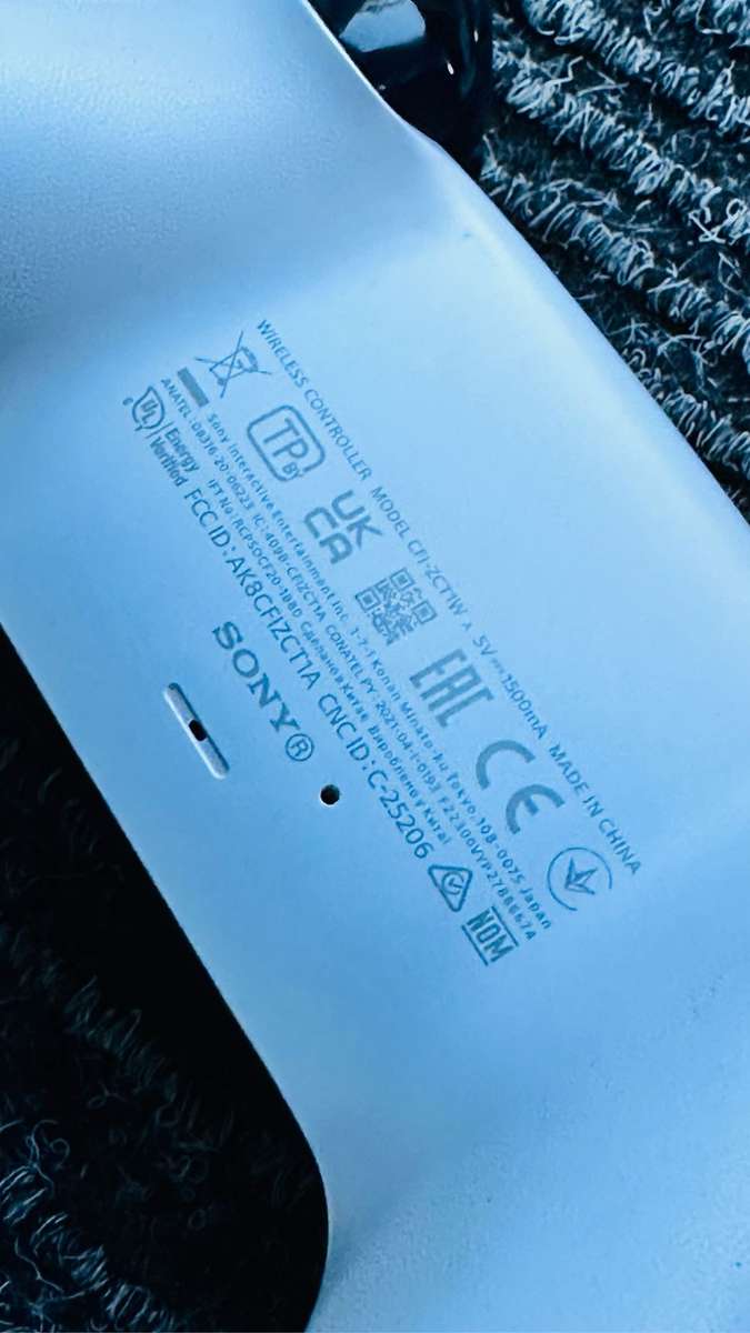 PlayStation 5 (PS5) DualSense Wireless Controller - Glacier White