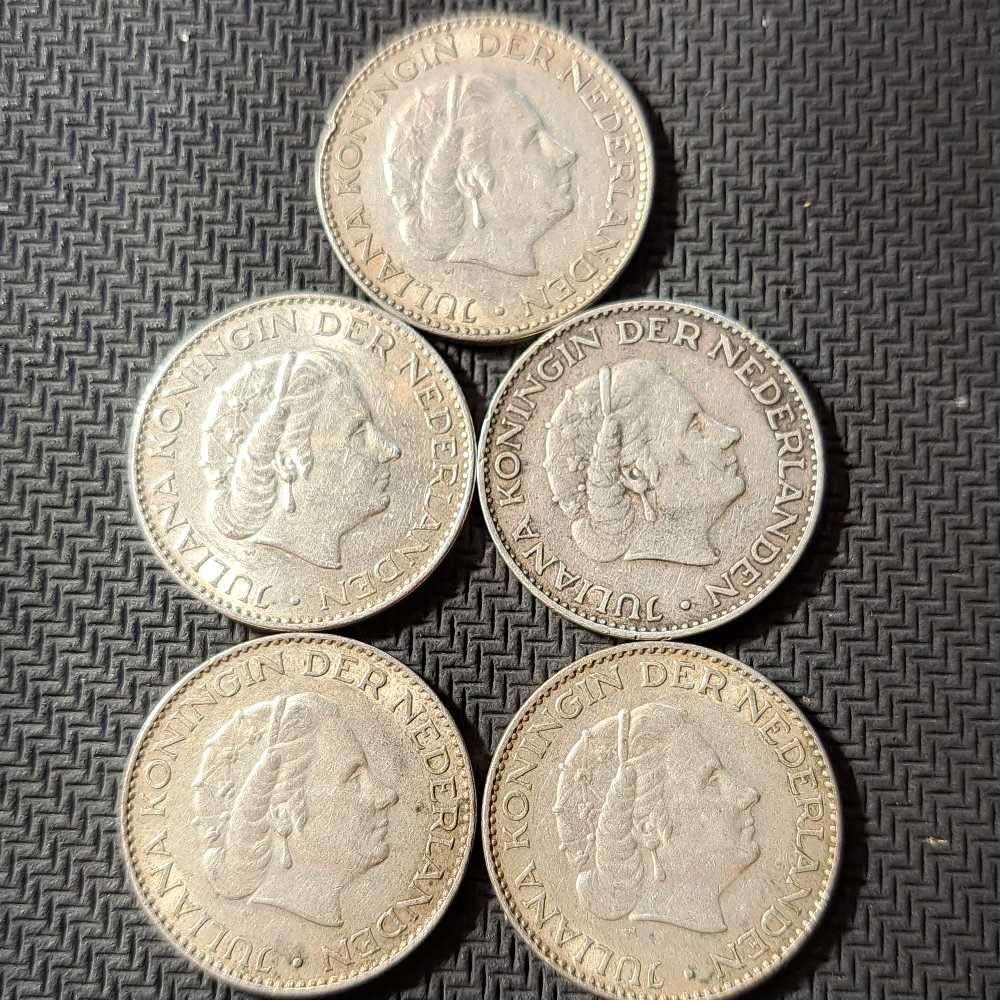 Silver coins, Netherlands, 1 Gulden x 5. One bid takes all