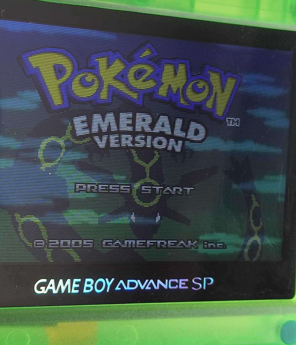 Pokémon Emerald Version Nintendo Gameboy Gba