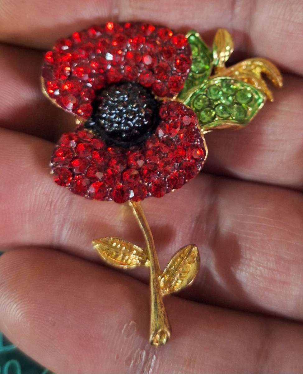 Poppy pin