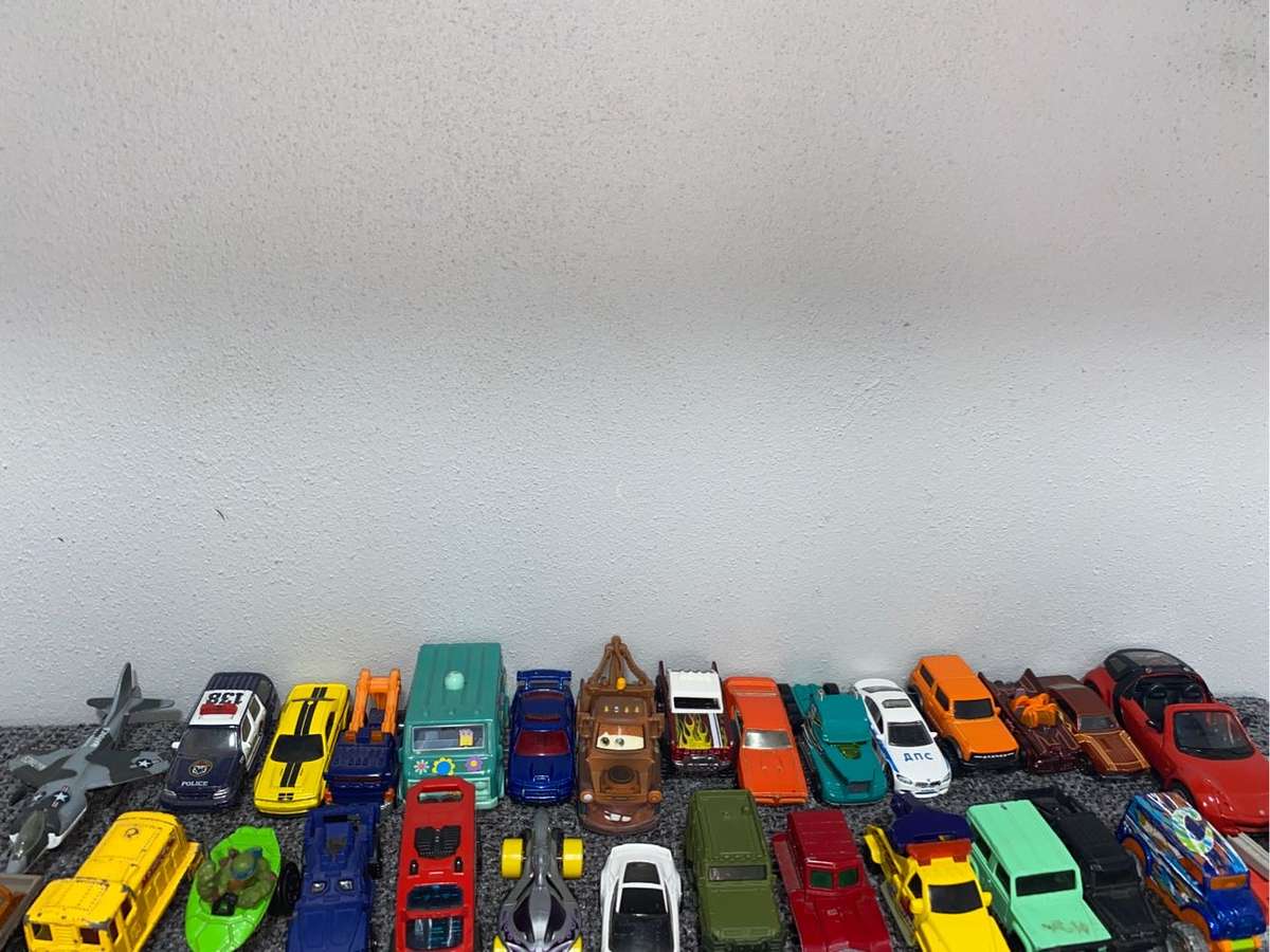 Massive Die Cast collection with over 30 cars